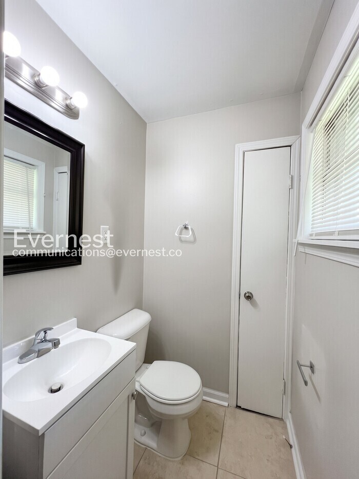 Building Photo - 3238 Kenland Dr