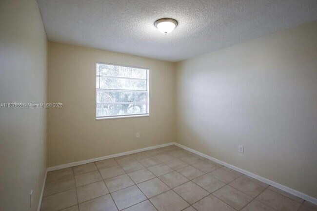 Building Photo - 13970 Langley Pl