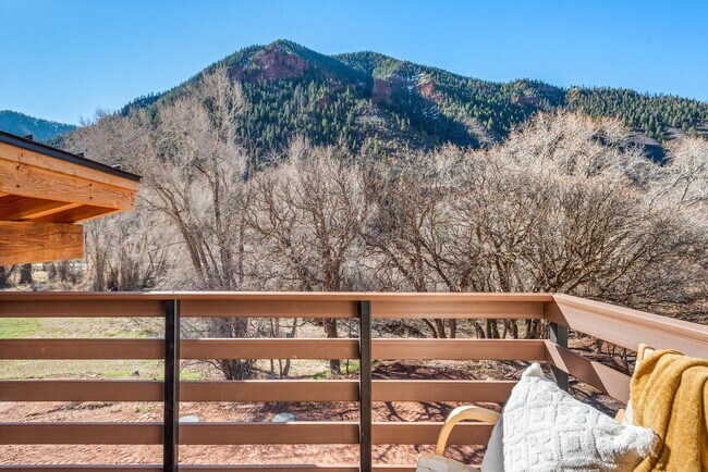 Building Photo - 106 Castle View Dr