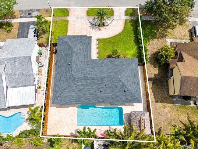 Building Photo - 730 SW 95 Terrace