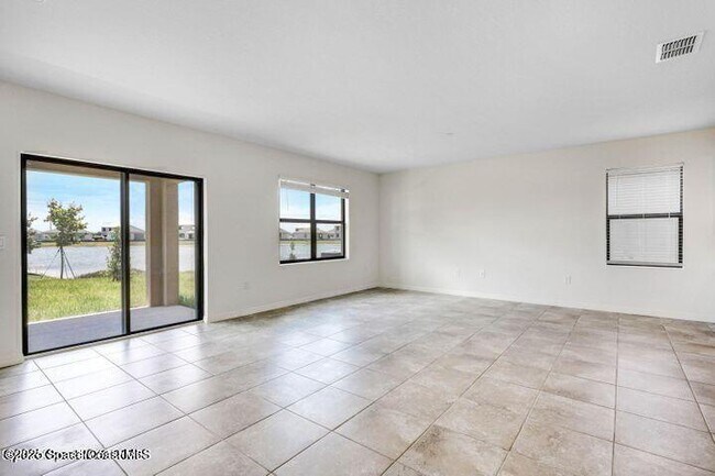 Building Photo - 1924 Capital Dr SE