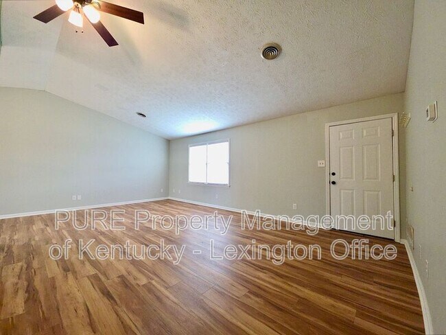 Building Photo - 305 Williamsburg Dr