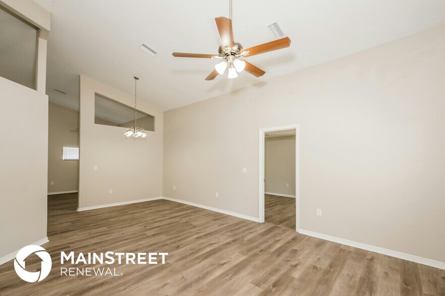 Building Photo - 9310 27th Ave E