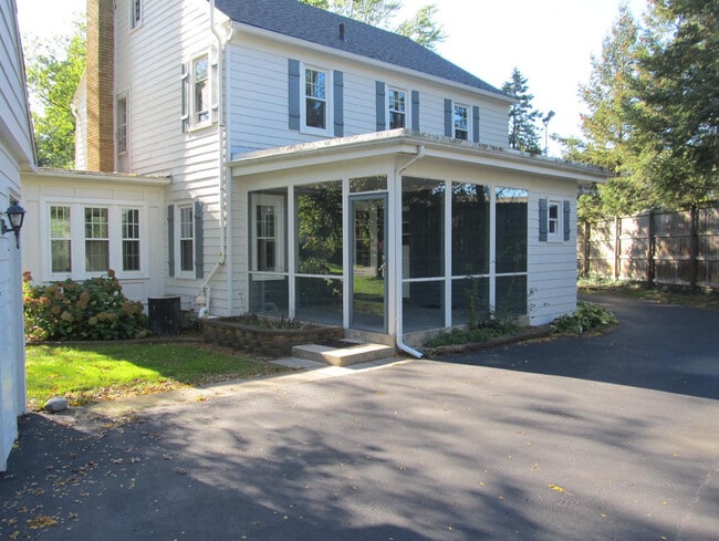 Building Photo - Four Bedroom Home in Milwood