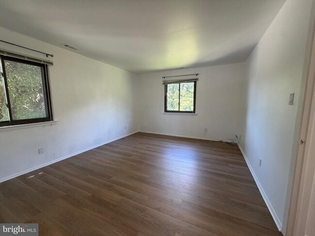 Building Photo - 716 Woodhollow Dr