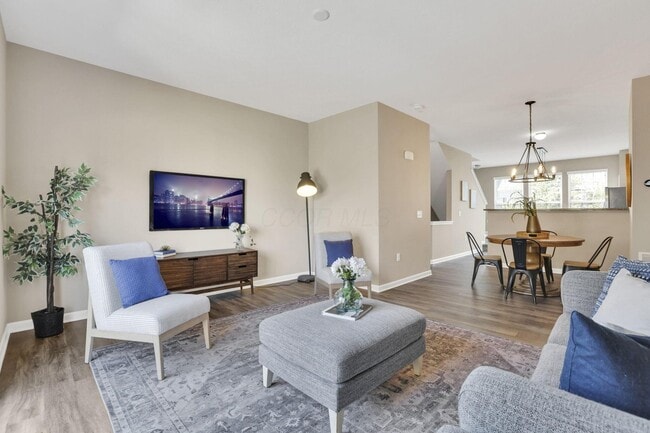Building Photo - 483 Autumn Ridge Cir