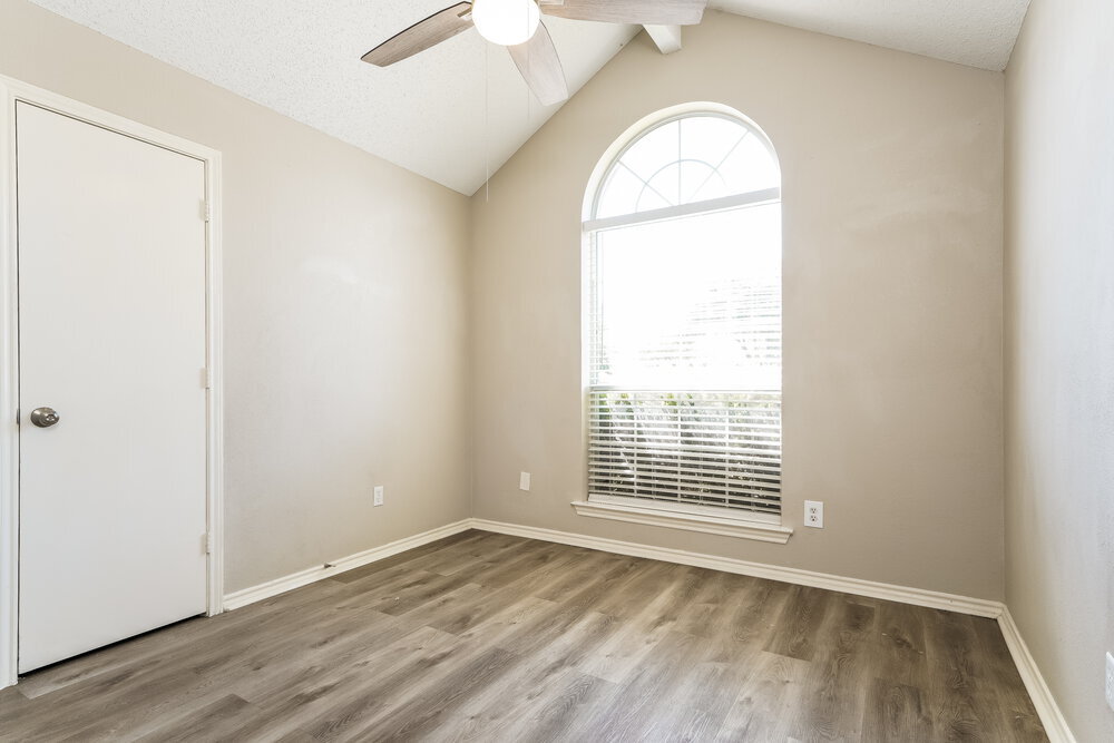 Building Photo - 321 Sondra Way