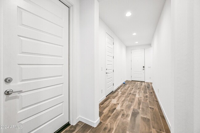 Building Photo - 7574 W Jackrabbit Ln