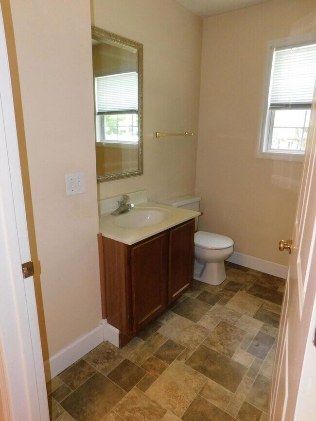 Building Photo - 3 bedroom Signal Mountain Home!