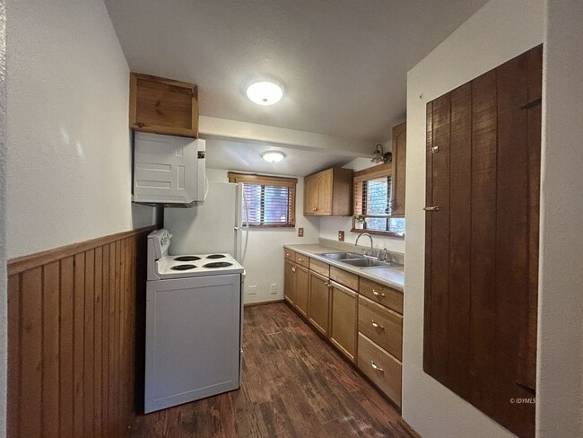 Building Photo - Cute Single Story Cabin in the Woods for Rent