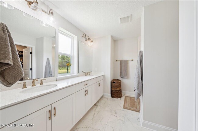 Building Photo - 223 Tanner Trl