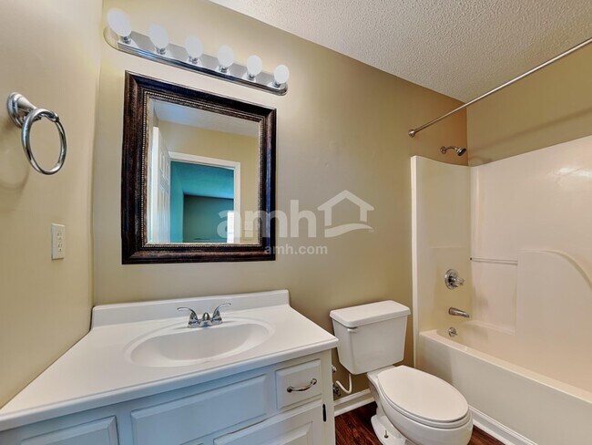 Building Photo - 2524 Cinema Dr