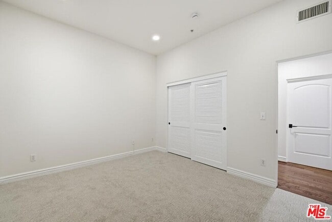 Building Photo - 10913 Whipple St