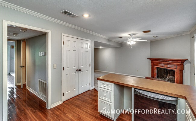 Building Photo - 1435 Roxbury Ct