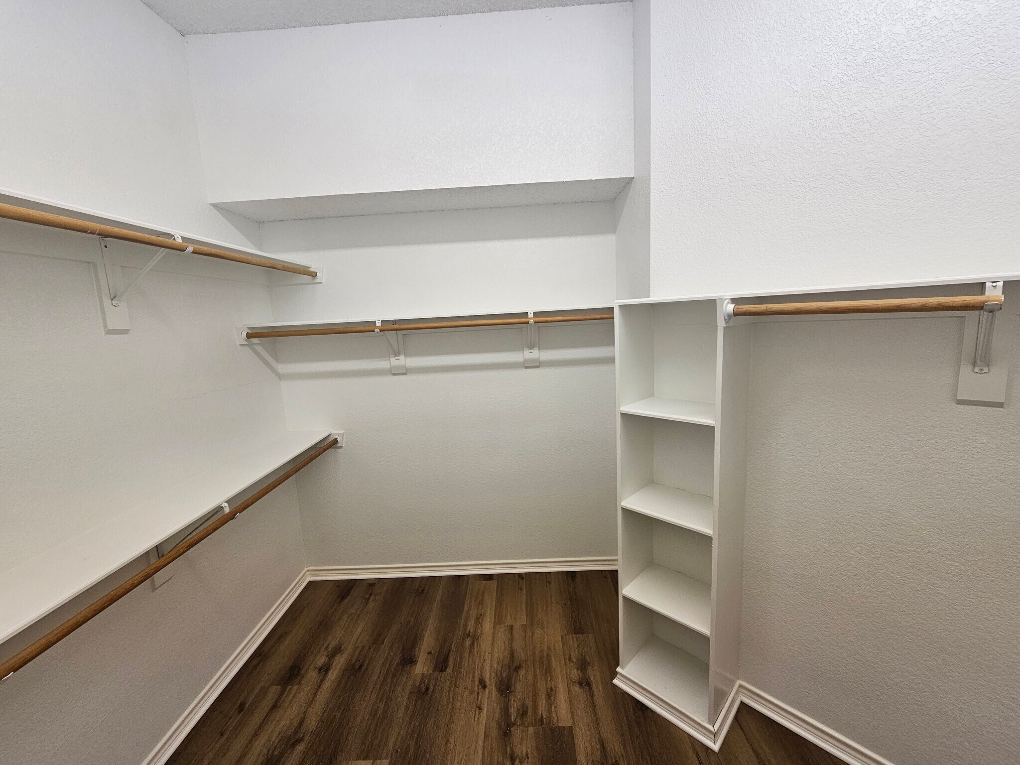 Building Photo - 3703 Blossom Dr
