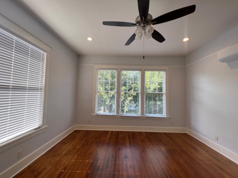 Building Photo - 514 E 8th St