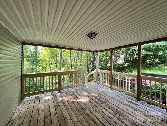 Building Photo - 491 Robinson Rd