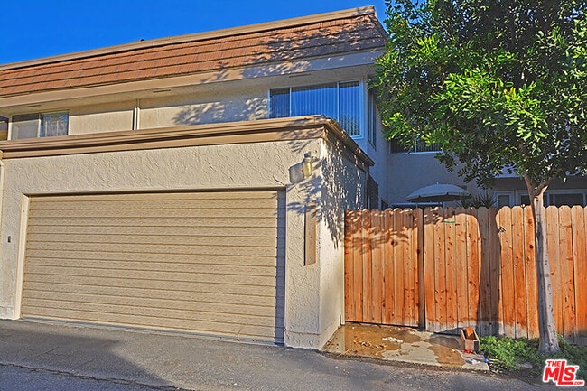 Building Photo - 10051 Valley Circle Blvd