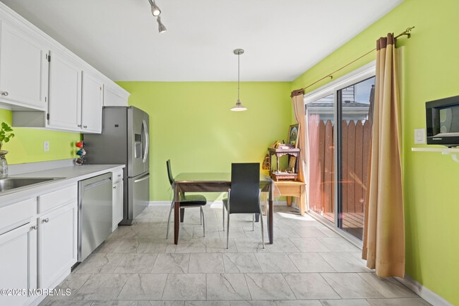 Building Photo - 7 Warbler Rd