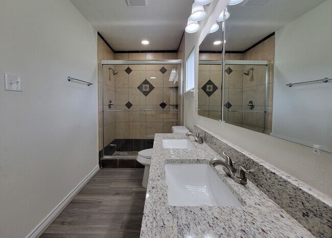 Building Photo - This fully renovated 3-bedroom, 2-bath home features a modern kitchen, large master suite with a ...