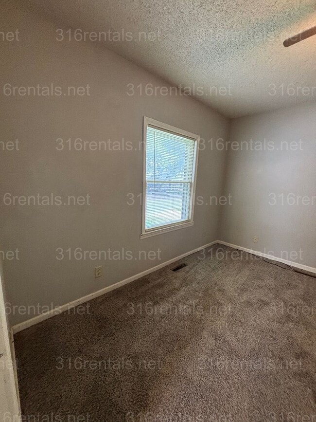 Building Photo - Two bed one bath available now!
