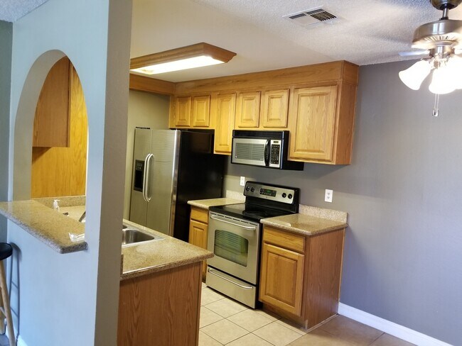 Building Photo - *HCVP considered*DOWNSTAIRS 1BD 1BA CONDO!