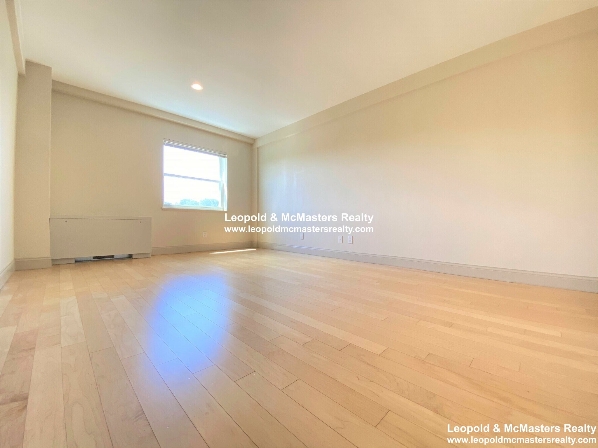 Building Photo - 1592 Beacon St