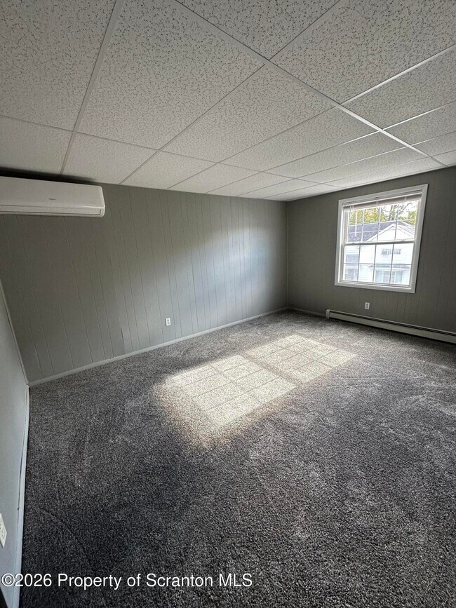 Building Photo - 148 Monroe St