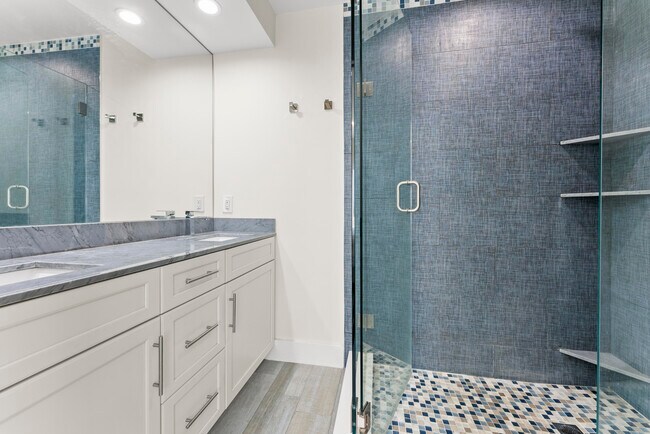 Building Photo - 1203 Hillsboro Mile