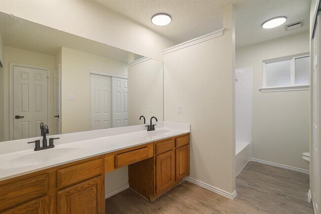 Building Photo - 13236 Kerrville Folkway