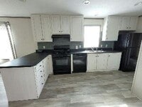 Building Photo - 145 Lynn Ln