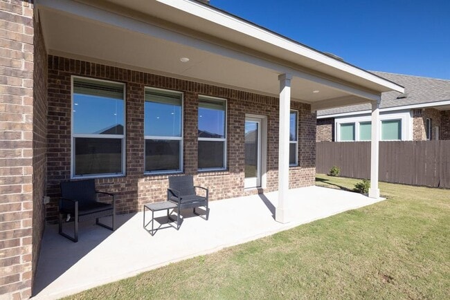 Building Photo - 1648 Tinnen House St