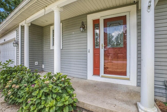 Building Photo - 1855 Pine Bluff Dr