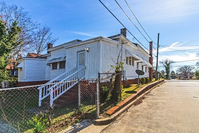 Building Photo - 2497 Napier Ave