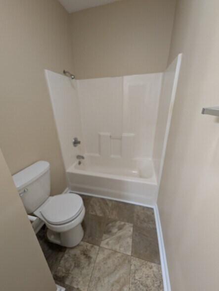 Guest Bathroom - 4405 Sweetwater Blvd
