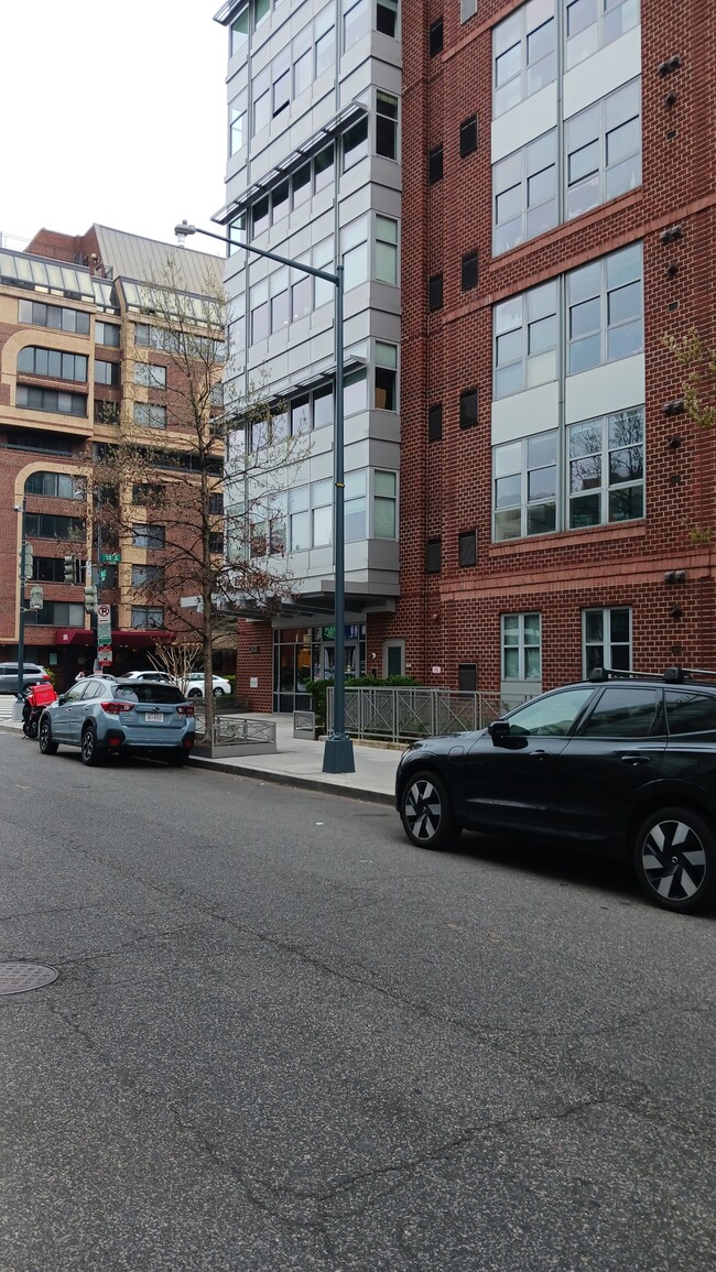 Building Photo - 1300 N St NW