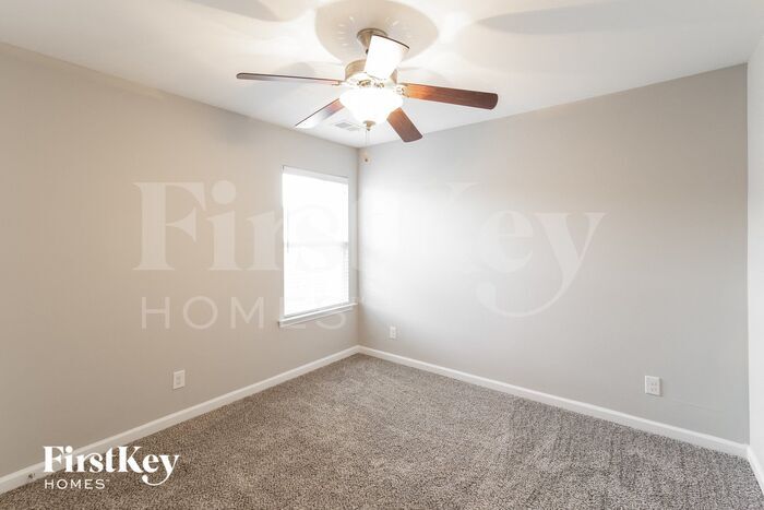 Building Photo - 413 Forsythia Ave