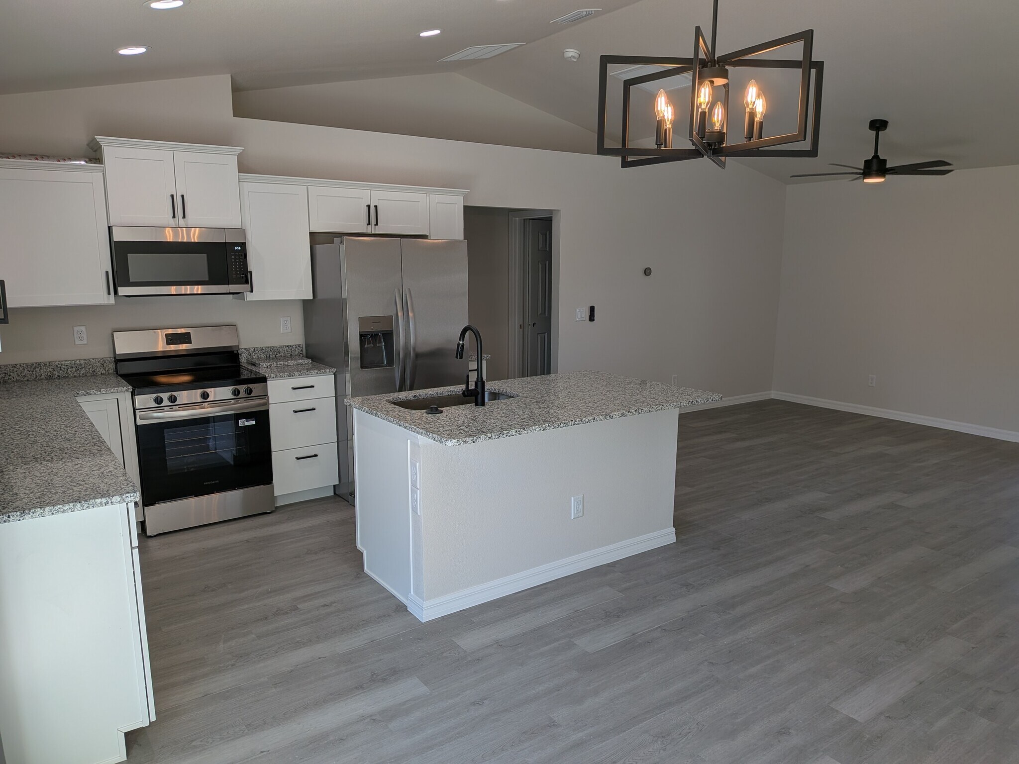 Building Photo - 7352 Quarry St