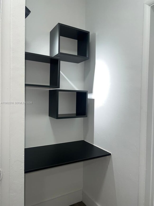 Building Photo - 2101 Normandy Dr