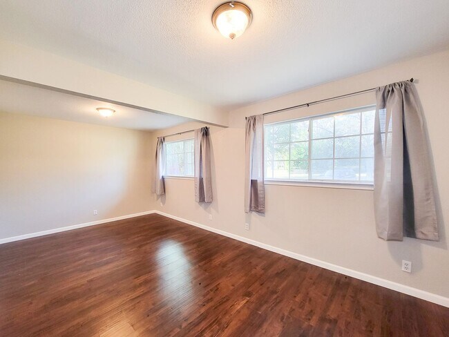 Building Photo - Escape to your updated 3-bed, 2-bath oasis in Goodrich, TX, featuring modern finishes, an open la...