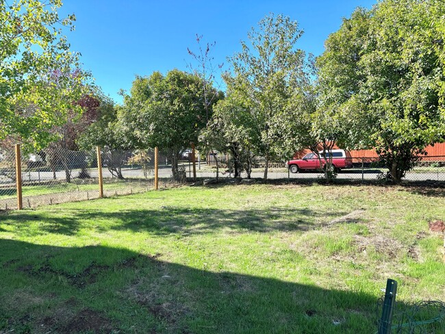 Building Photo - Powellhurst-Gilbert Updated 4 Bedroom/2 Ba...