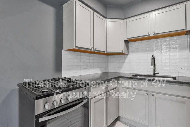 Building Photo - 451 E Town St