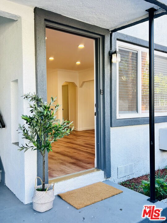 Building Photo - 600 E Chevy Chase Dr