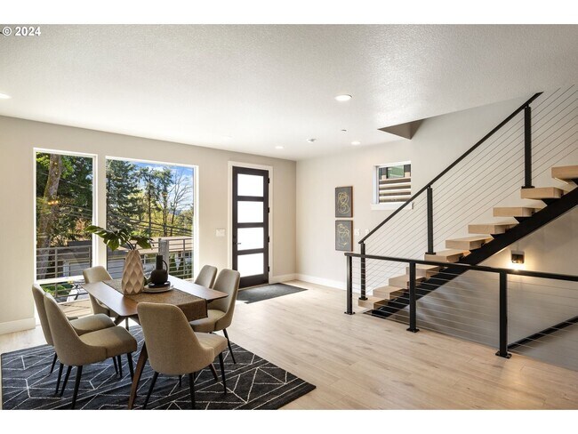 Building Photo - 617 SW Lobelia St