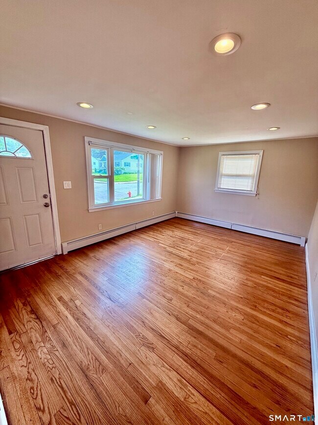 Building Photo - 44 Haddam St