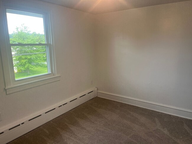 Building Photo - Beautiful 5-Bedroom Home in East Cocalico ...