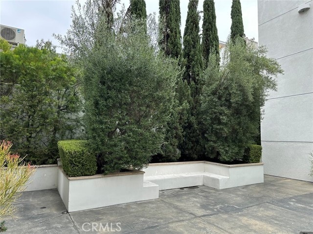 Building Photo - 238 S Arroyo Pkwy