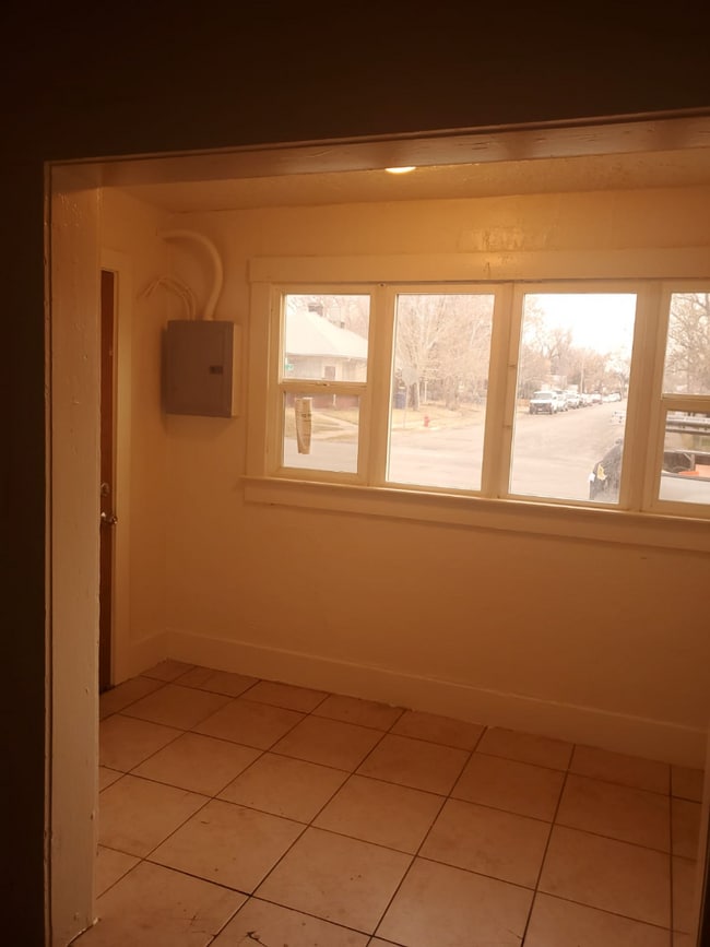 Building Photo - 2 Br Apartment on 28th St.