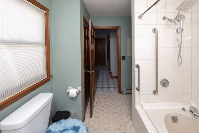 Building Photo - 423 Goldthwaite Rd