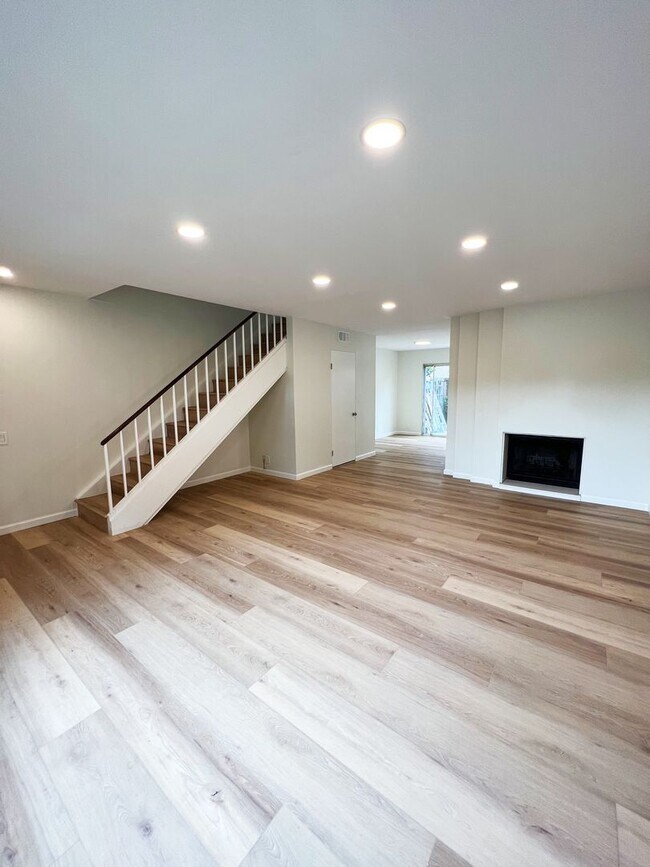 Building Photo - Newly renovated Carmel Valley townhome in The Groves